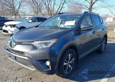 2018 Toyota Rav4 Xle z USA, uszkodzony, nr VIN JTMRFREV4JJ736286